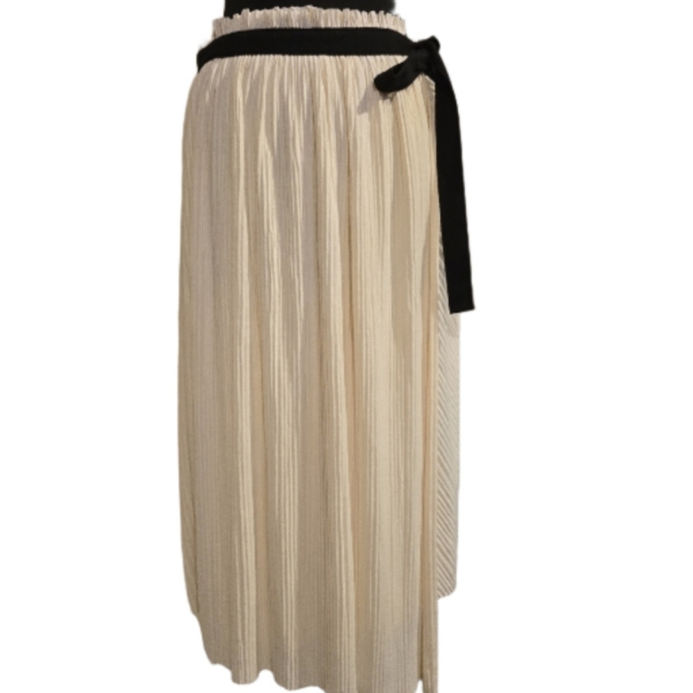 Zara Cream Wrap Skirt Size Large